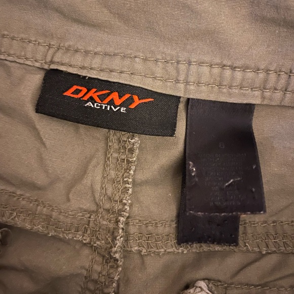 DKNY Active Camo Green Cargo Capris Pants Size 6 - Picture 7 of 7